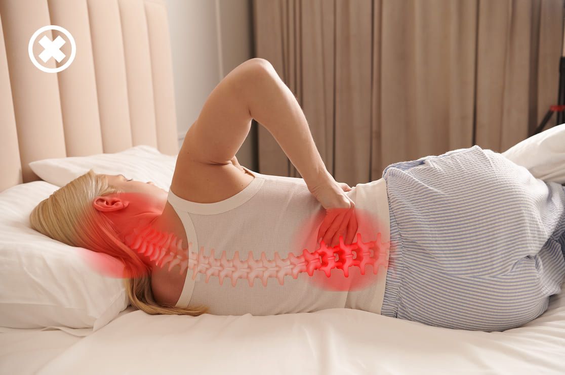 Animation, die eine falsche Schlafhaltung auf einem normalen Kissen zeigt.